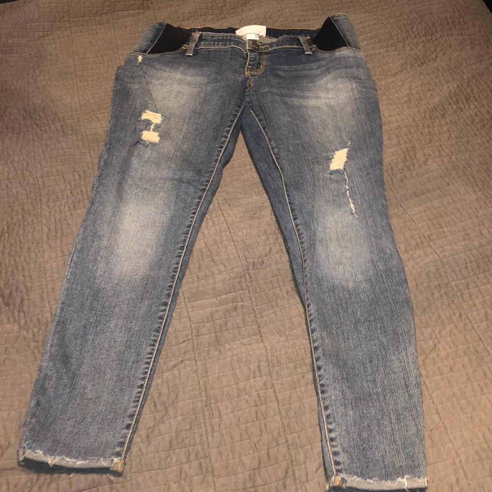 Distressed maternity ankle length skinny jeans
